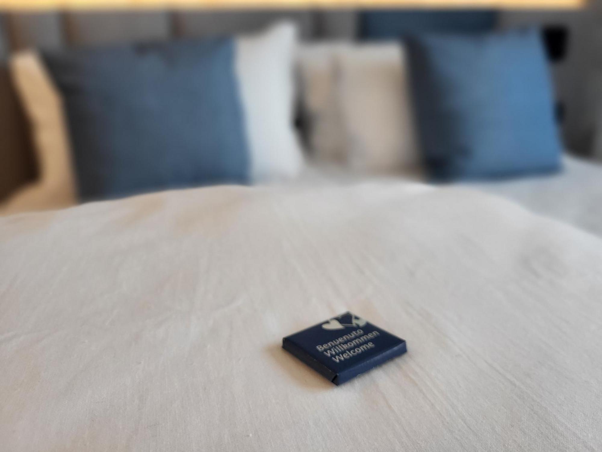 Attilio High Living Suites - Adults Only Torri Del Benaco Bilik gambar