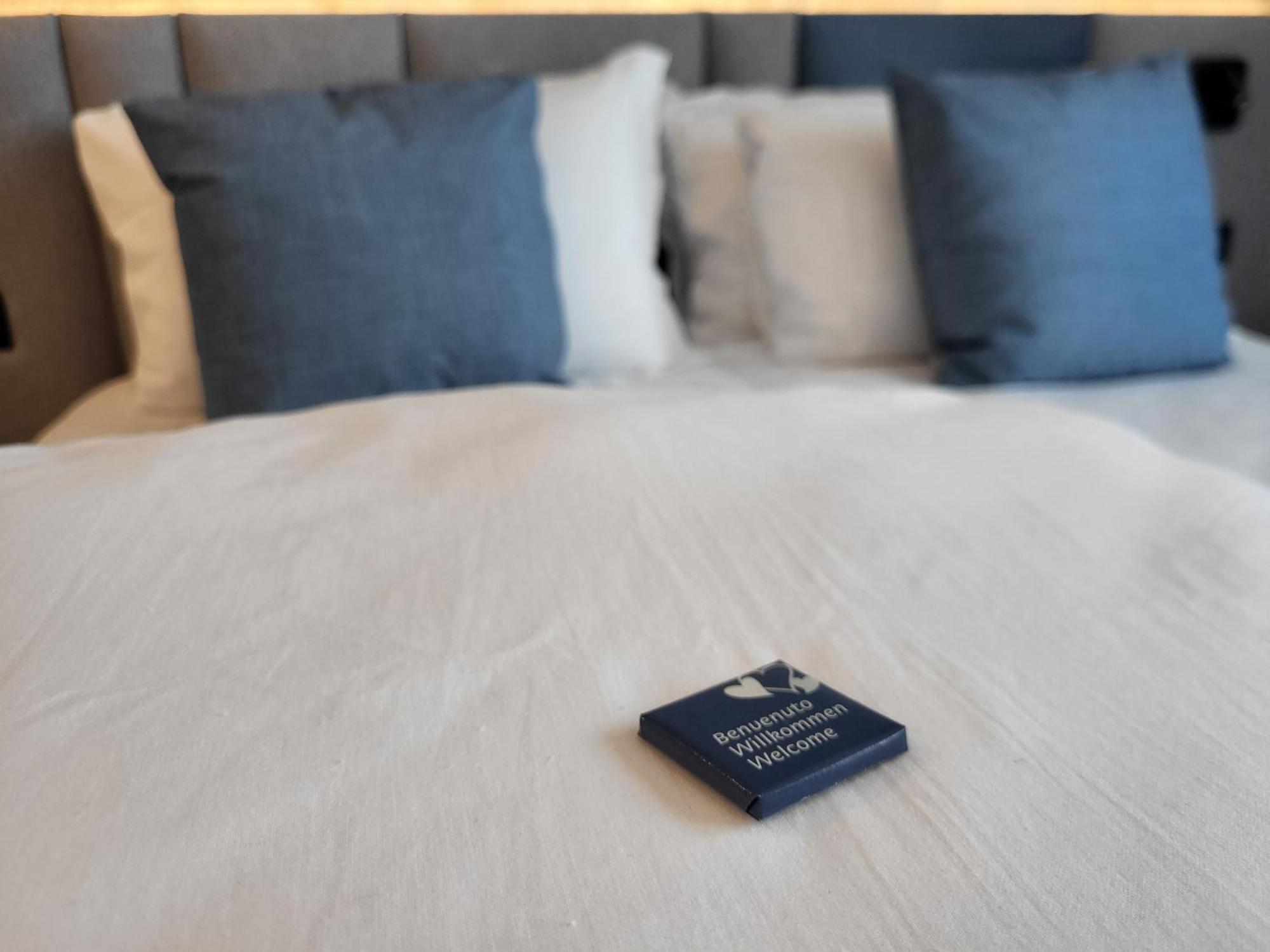Attilio High Living Suites - Adults Only Torri Del Benaco Bilik gambar